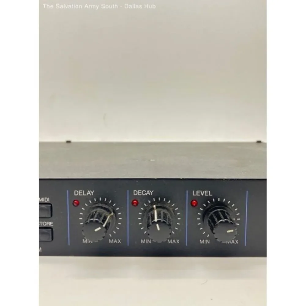 Yamaha REV100 Digital Rack Mount Reverberator Guitar Effects Unit